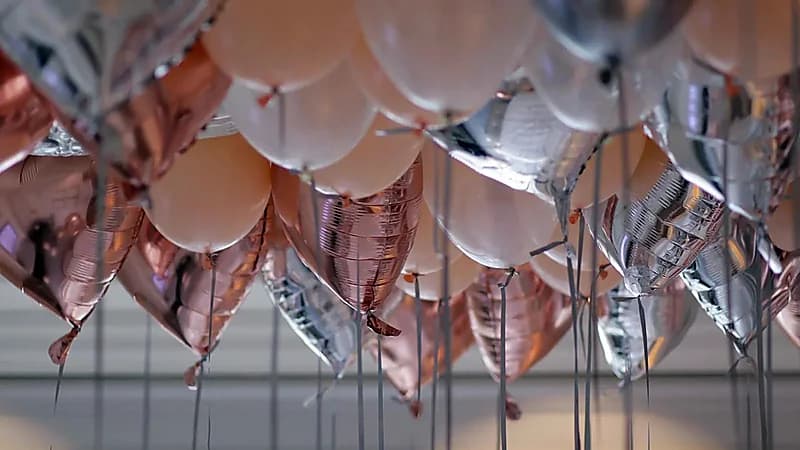 وفاة مأساوية لطفل بعد أيام من عيد ميلاده بسبب استنشاق الهيليوم