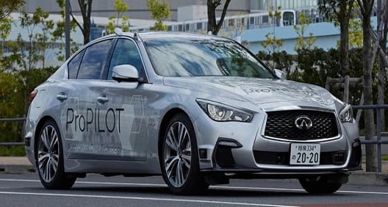 بالصور.. نيسان تسيطر على شوارع طوكيو بموديل إنفينيتي Q50