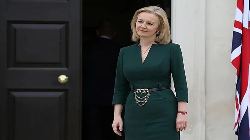 وزيرة الخارجية البريطانية تعلن استعدادها لاستخدام السلاح النووي