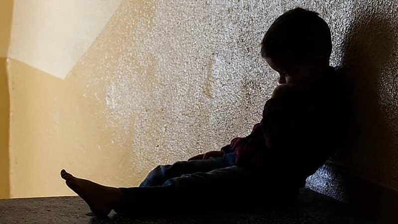 السجن المشدد لصاحب شركة برمجة قام بهتك عرض طفلين