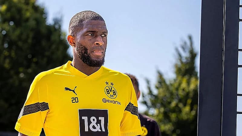 الأهلي المصري يتمم تعاقده مع موديست