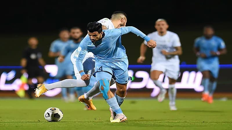 بالفيديو.. الباطن يوقف انتصارات الأهلي ويمنعه من مشاركة الشباب الصدارة 