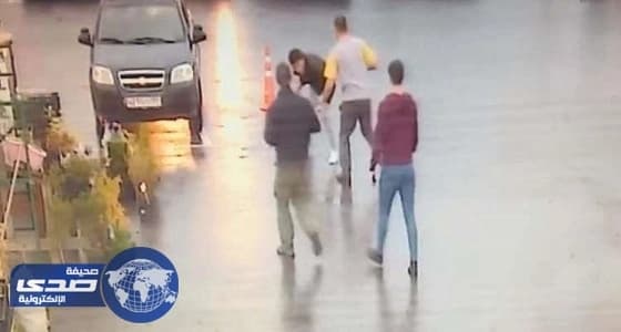 فيديو| روسي يقتل حلاقا طعنا في موسكو بسبب قصة شعره