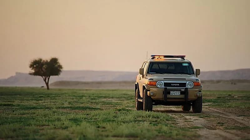 ضبط 3 مقيمين مخالفين لاستغلالهم الرواسب في الرياض