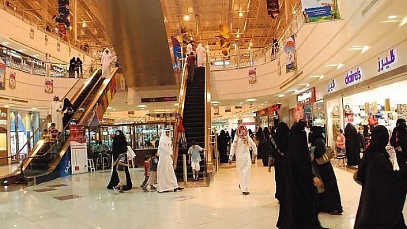"التجارة" تعلن تعديل البروتوكولات الوقائية للمراكز التجارية والمولات
