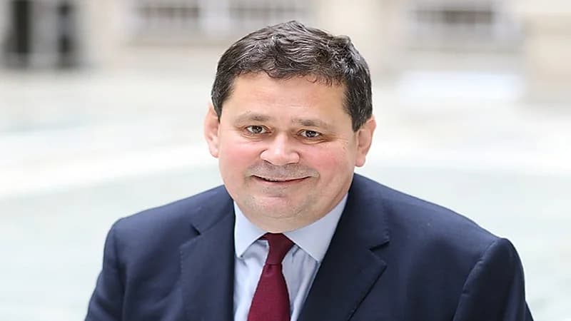 السفير البريطاني بالمملكة: أدين بشدة الاعتداءات على مطاري أبها وجازان