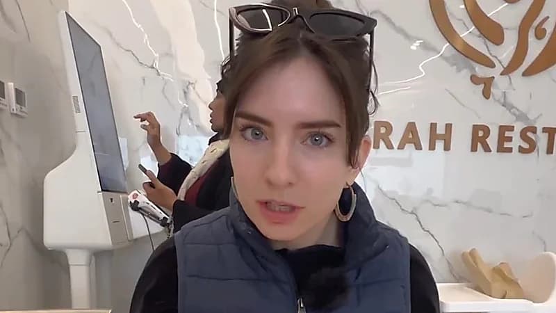 طبق سعودي يبهر يوتيوبر أمريكية في أول زيارة لها.. فيديو