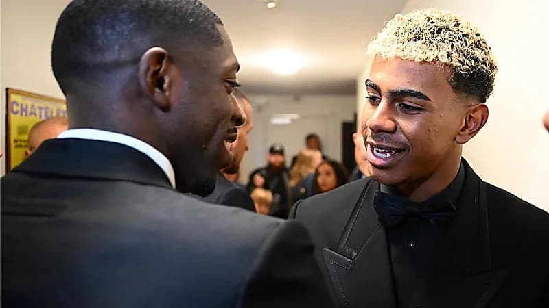 تصرف لامين يامال مع عثمان ديمبلي لحظة تسليمة جائزة الكرة الذهبية يثير ضجة