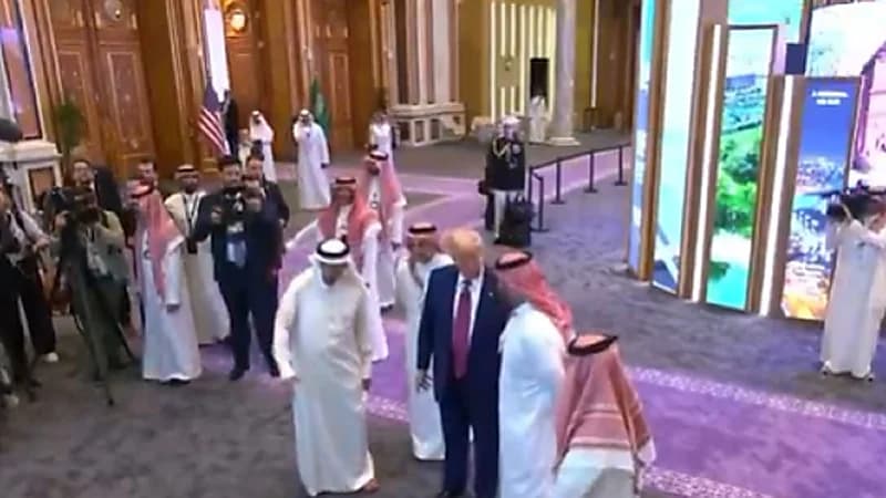 ردة فعل ترامب عند رؤيته مجسمات ملاعب المملكة لاستضافة مونديال 2034.. فيديو