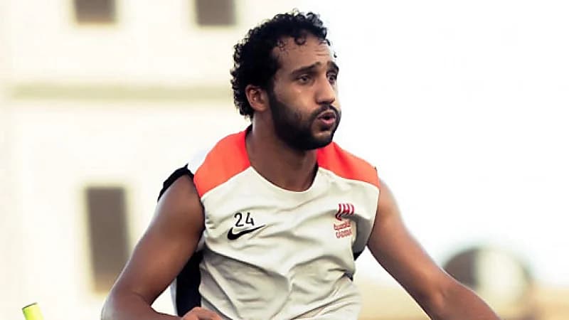 محمد قاسم لاعب القادسية يصطدم بالمدير الرياضي