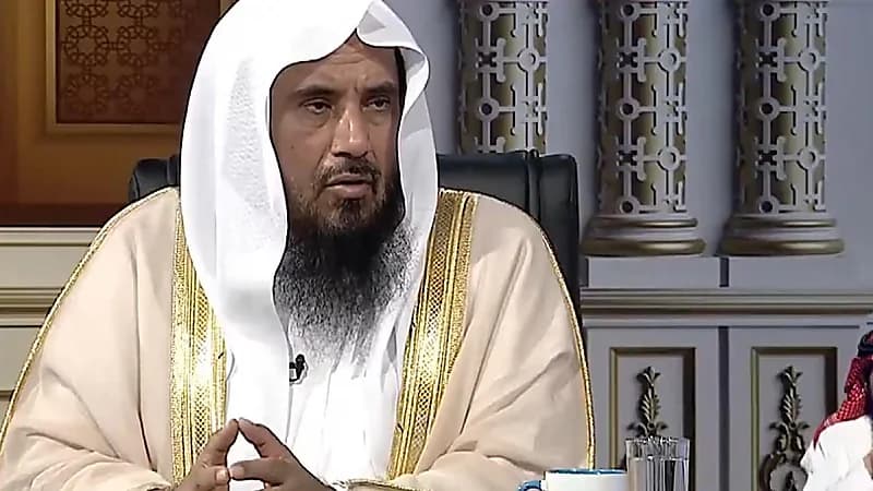 الخثلان يوضح حكم تواصل الرجل مع امرأة كبيرة ليست من محارمه.. فيديو