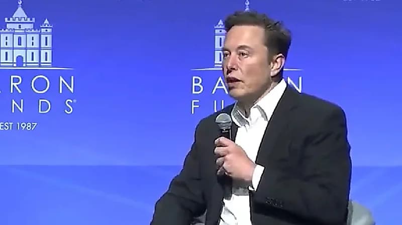 إيلون ماسك يخطط لجعل رواد تويتر يكسبون المال من تغريداتهم