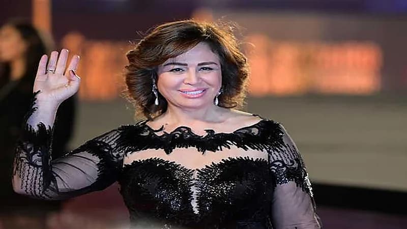 صورة.. إلهام شاهين في وضع غير لائق بمهرجان الجونة