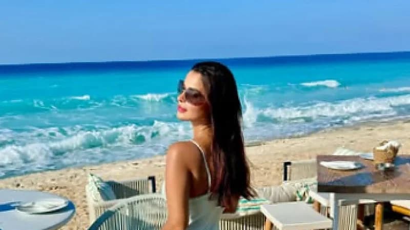 رانيا منصور تلفت الأنظار بفستان شفاف.. صور