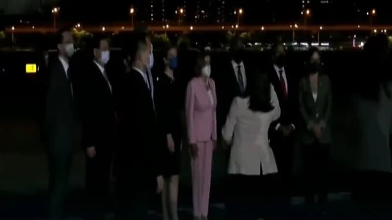 شاهد.. لحظة وصول نانسي بيلوسي إلى تايوان