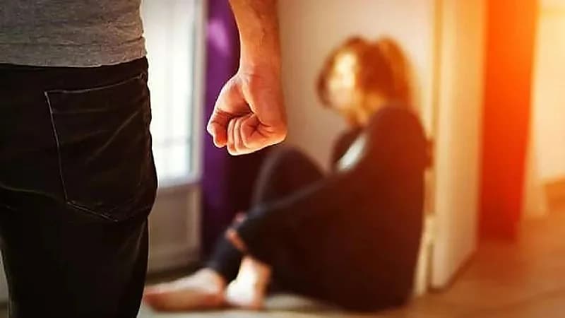رجل ينهي حياة زوجته بعد وصلة تعذيب