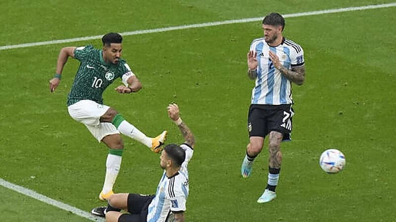 الدوسري يتفاعل مع تعليق ولي العهد على فوز الأخضر ضد الأرجنتين .. فيديو