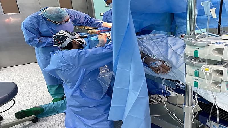 فيديو..كويتي يتجه إلى بريدة لإزالة ورم معقد في الدماغ رغم نصحه بالتوجه لأوروبا