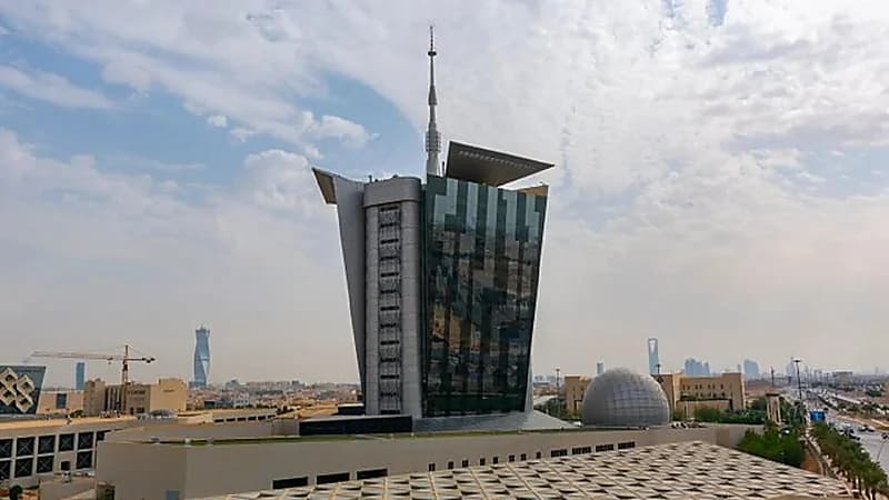 "هيئة الاتصالات" توقّع مذكرة تفاهم مع الموارد البشرية و"هدف" بشأن مندوبي التوصيل