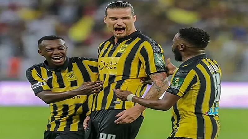 محترفو الاتحاد يستعدون لمواجهة الهلال