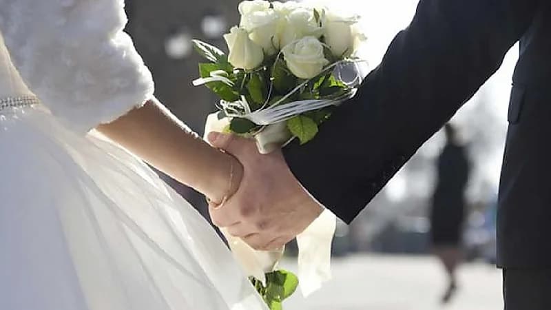 بالفيديو .. استشاري: 41% من الرجال يصدقون بالحب من النظرة الأولى