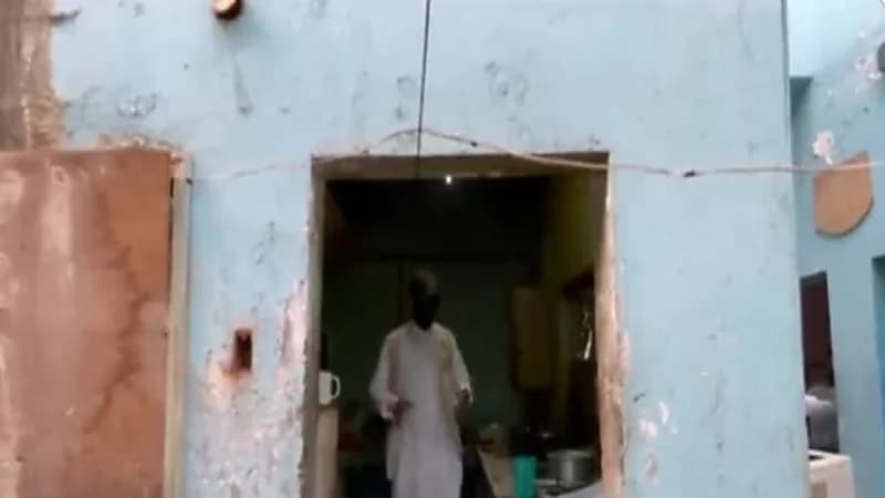 شاهد.. مخالفات في إسكان العمالة بالأحساء وتغريم المخالفين