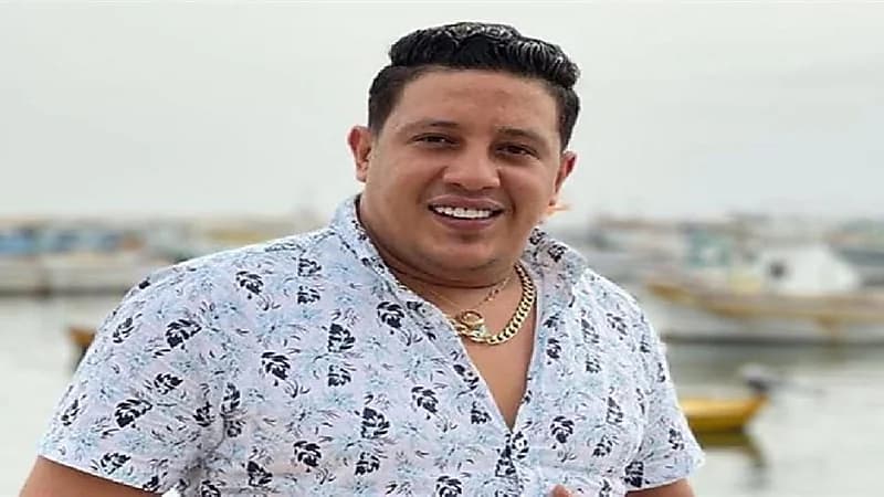 بالفيديو.. "بيكا " لعمر كمال "عايز هدية سيارة بنتلي زيك"