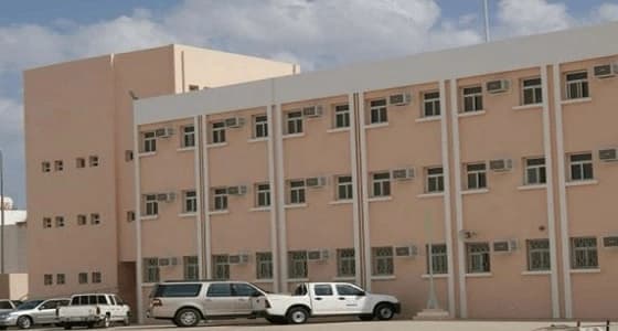قائدة ومعلمة تحتجزان " توأما " بمدرسة في الباحة