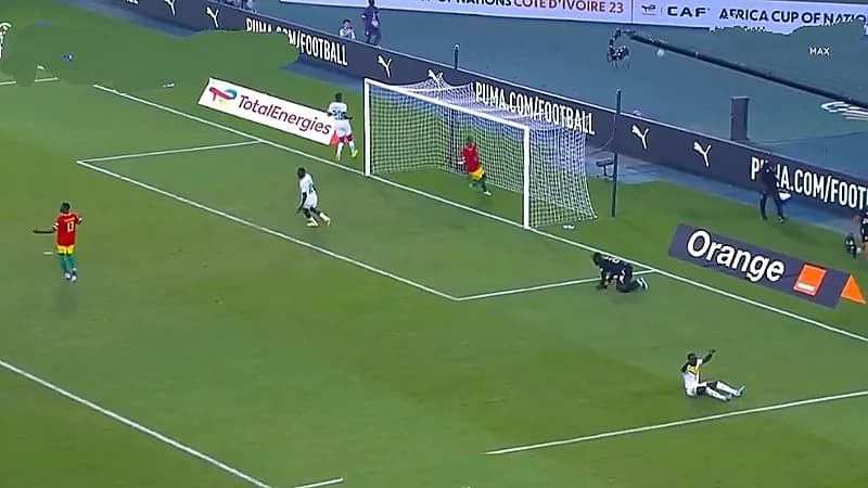 لاعب النصر ماني يضيع هدف والمرمى خالي .. فيديو