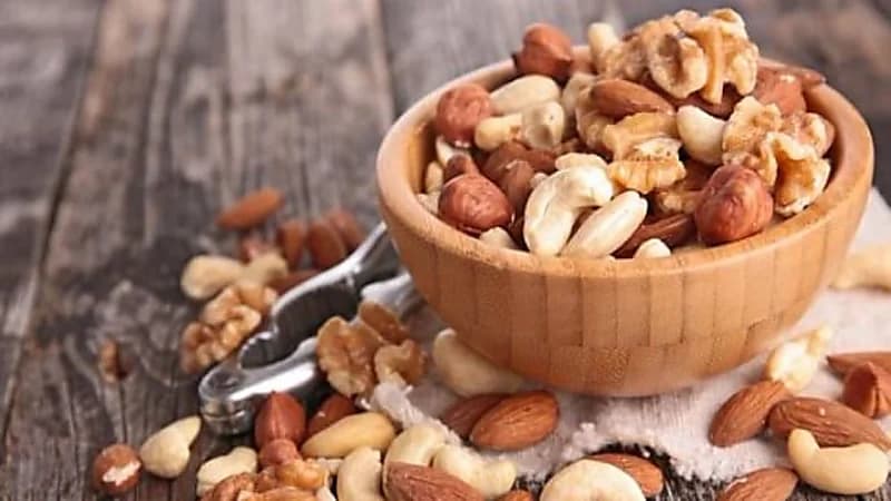 "الذيابي" ينصح المصابين بارتفاع ضغط الدم بالابتعاد عن المكسرات المملحة