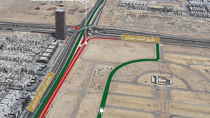 تفعيل تحويلة مرورية على تقاطع طريق الملك سلمان مع طريق أبي بكر الصديق