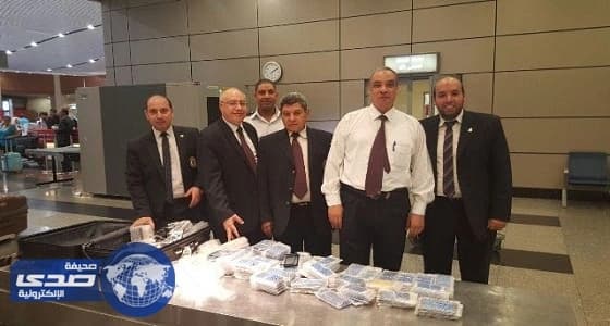 احباط تهريب 1650 شاشة وبوردة جوال من الرياض إلى القاهرة