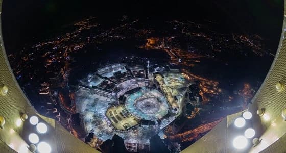 صورة مبهرة للحرم المكي من أعلى نقطة في برج الساعة