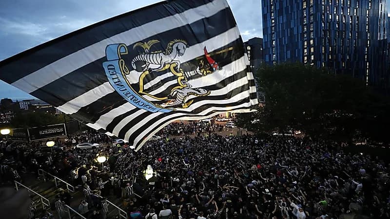 جماهير نيوكاسل يونايتد تتعرض للطعن