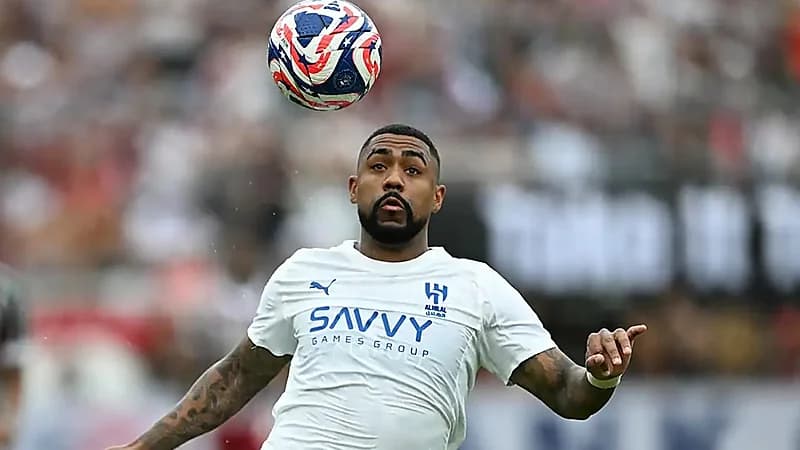 وكيل مالكوم يعرضه على بنفيكا