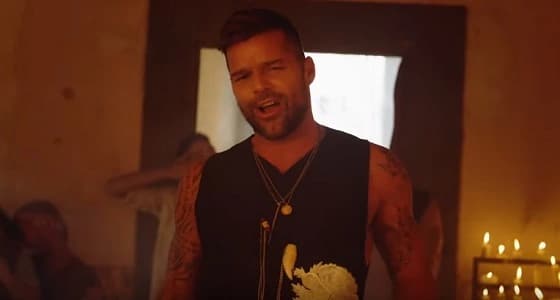 بالصور.. ريكي مارتن يصدر دويتو جديد لكل محبيه بعنوان " Fiebre "