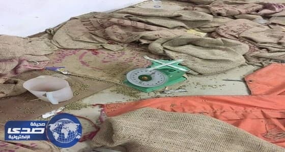 بالصور.. التجارة تضبط عمالة مخالفة تغش القهوة بالرس