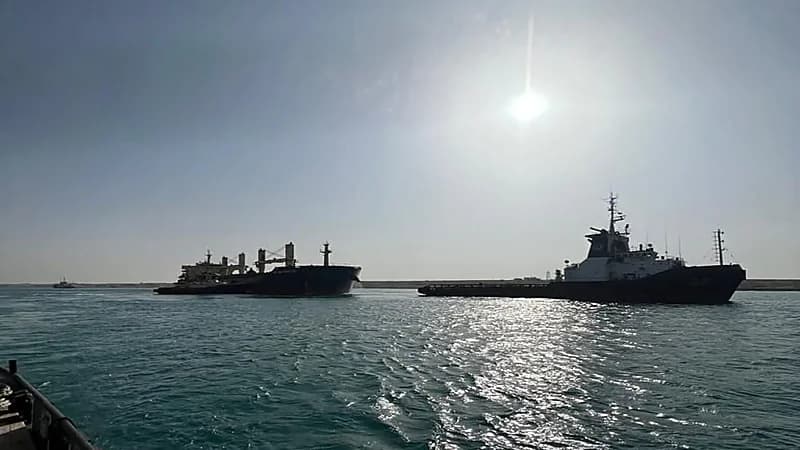 نجاح تعويم السفينة الجانحة في قناة السويس