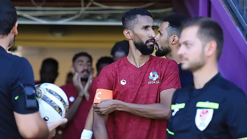 رسمياً .. تأجيل مباراة الطائي ونيوم بسبب سلمان الفرج