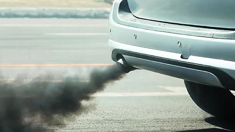 دراسة تكشف مخاطر غير متوقعة لعوادم السيارات على النساء