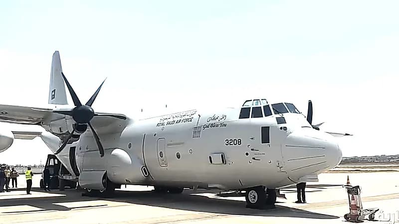 المساعدات السعودية تصل إلى مطار حلب دعماً لمتضرري حرائق اللاذقية .. فيديو