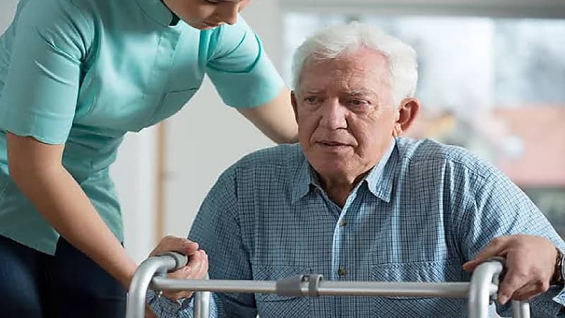 3 مخاطر صحية قد تحدث لكبار السن عند فقد الجانب الاجتماعي