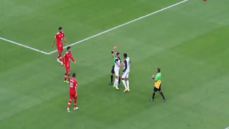 اشتباك عنيف بين لاعبين بالدوري القطري .. فيديو