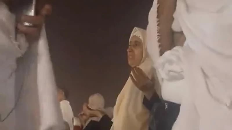 شاهد.. لقطات إيمانية من أعلى جبل الرحمة في صعيد عرفات