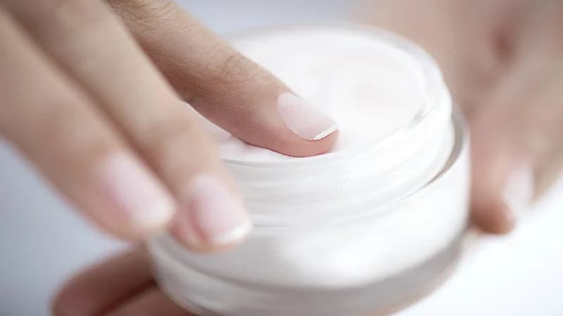 بالفيديو.. "الغذاء والدواء" توضح كيفية الاستخدام الآمن لمنتجات تبييض البشرة