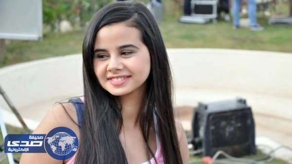 بالصور.. منة عرفة تستعرض أنوثتها