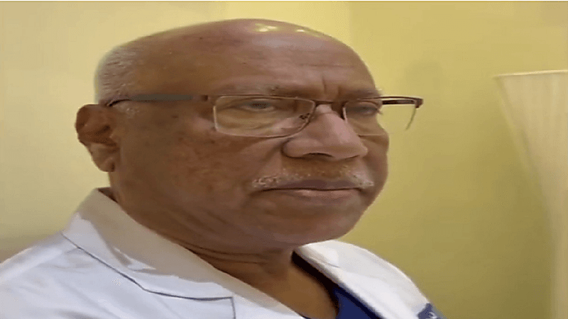 شاهد.. طبيب هندي في حائل ساهم بعلاج 20 ألف حالة "عقم" خلال 30 عاماً