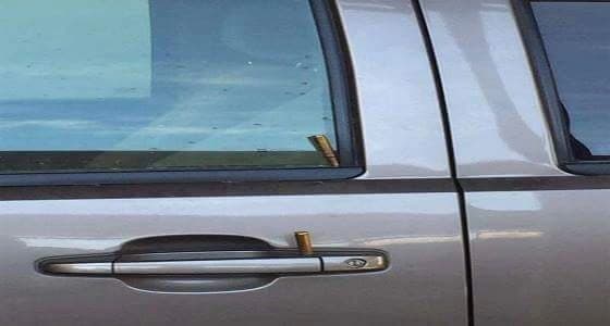 بالصور..مجهولون يغرزون رصاصتين في مركبة رئيس محكمة في  عسير