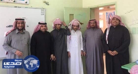 مواطن يهدي 3 طلاب "تقويم أسنان" لانقاذهم ابنه من حالة إغماء برفحاء