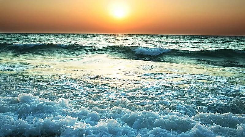 الأرصاد: رياح نشطة وارتفاع الأمواج على محافظة ينبع